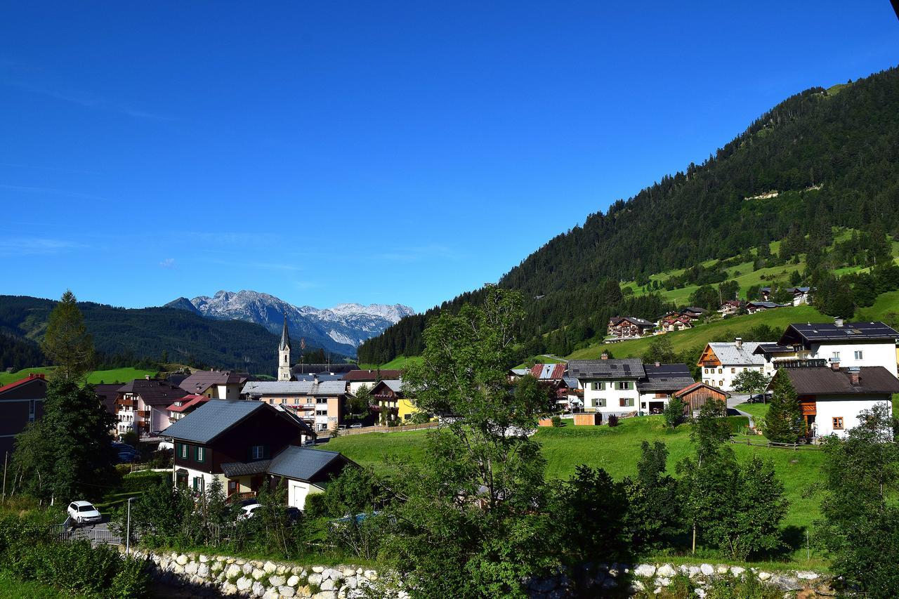 Hotel Kronenhirsch Russbach am Pass Gschuett Luaran gambar