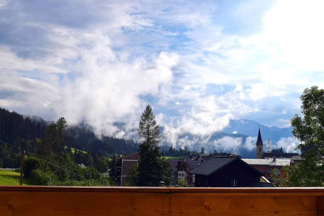 Hotel Kronenhirsch Russbach am Pass Gschuett Luaran gambar