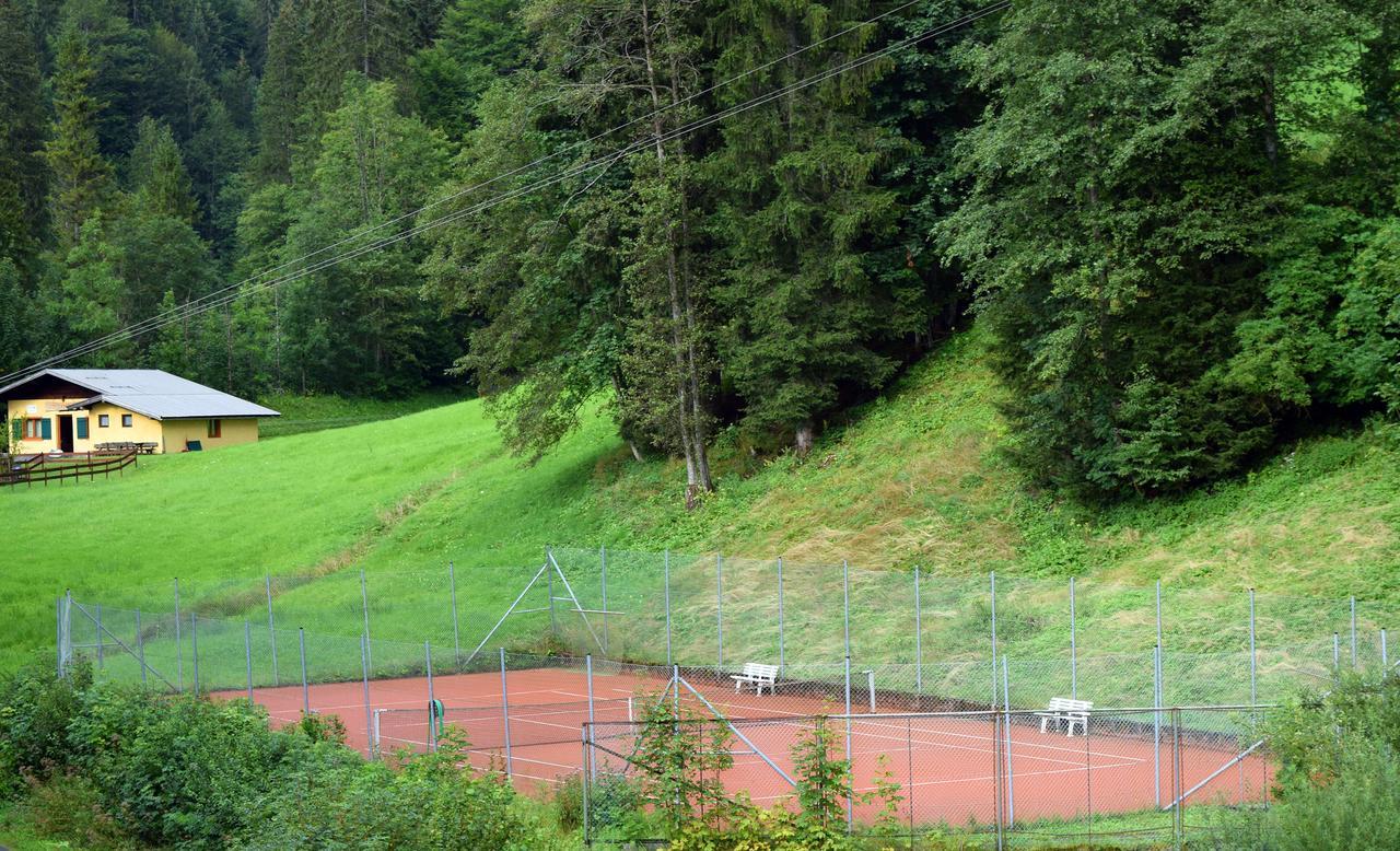 Hotel Kronenhirsch Russbach am Pass Gschuett Luaran gambar