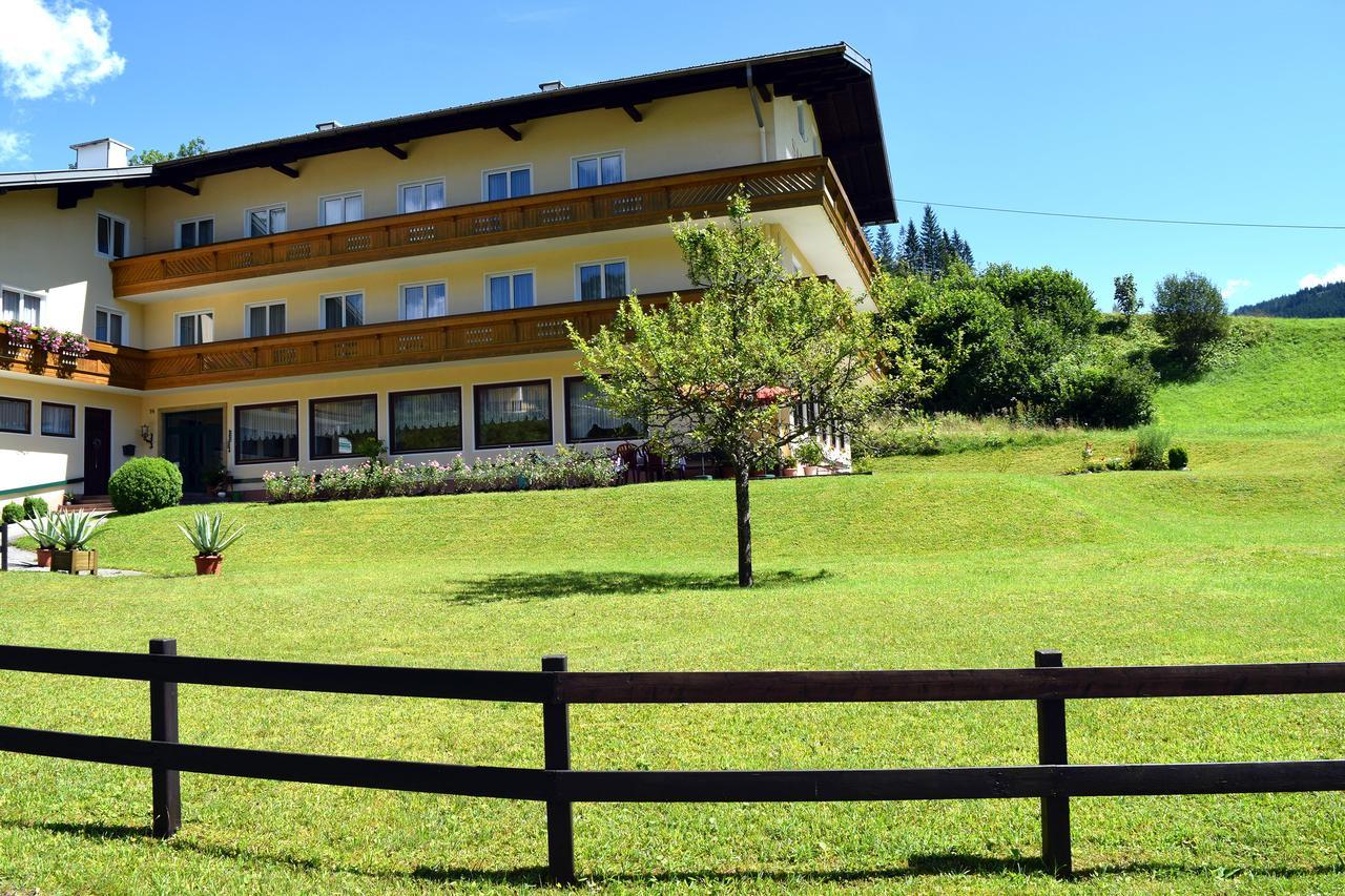 Hotel Kronenhirsch Russbach am Pass Gschuett Luaran gambar