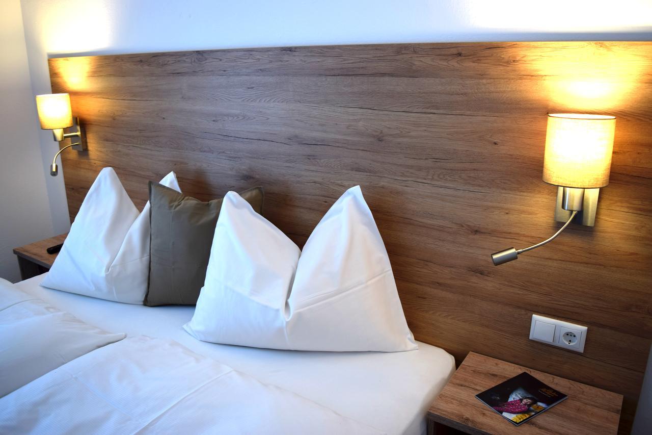 Hotel Kronenhirsch Russbach am Pass Gschuett Luaran gambar