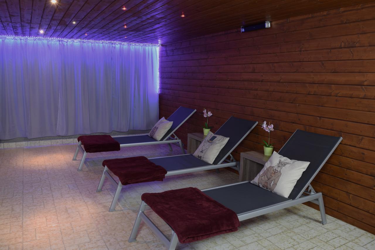 Hotel Kronenhirsch Russbach am Pass Gschuett Luaran gambar